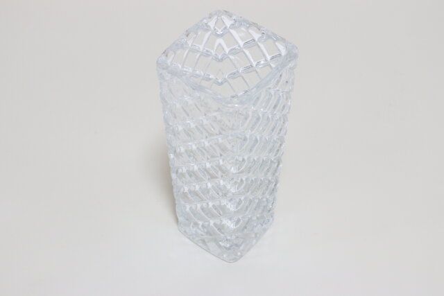 ダイソーのデザイン花瓶はプチプラに見えないクオリティ