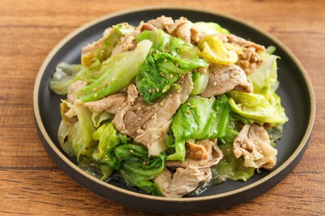 豚とレタスのうまみ蒸しの完成