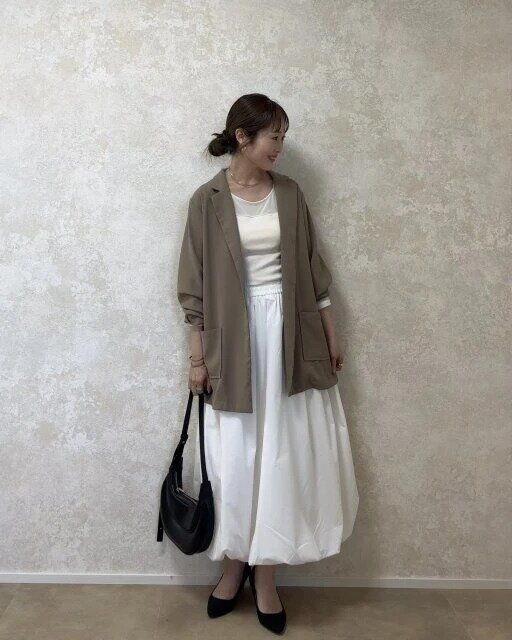 gu値下げバブルヘムミディスカートジャケットコーデ