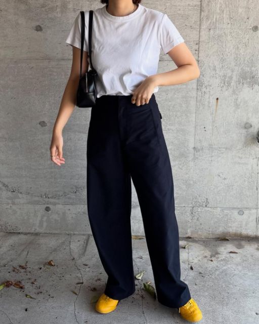 ジャージーバレルレッグパンツを着たコーデ