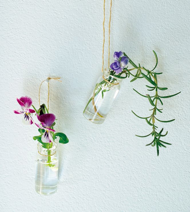 ハーブをインテリアに！ ガラスボトルに麻ひもを結んで。ウォールデコで楽しむグリーンの画像1