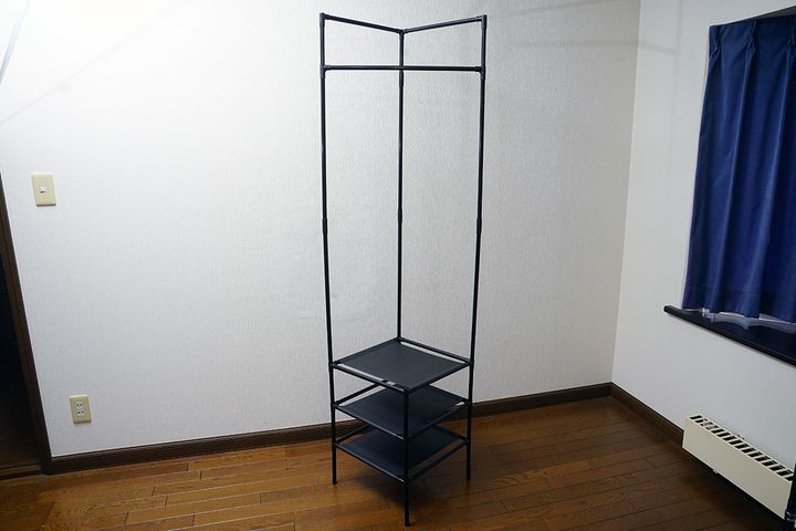 ハンガー部分を組み上げると完成です。思ったよりも、細長く高さにある本格的なサイズのコーナーハンガーが完成しました。