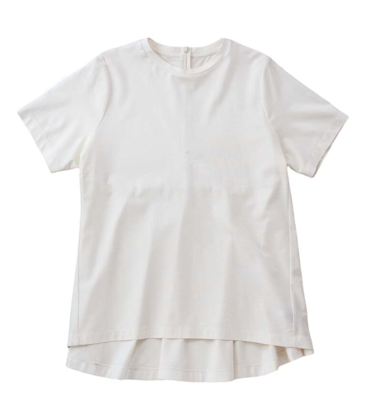 Tシャツ¥4,990／アンフィーロ