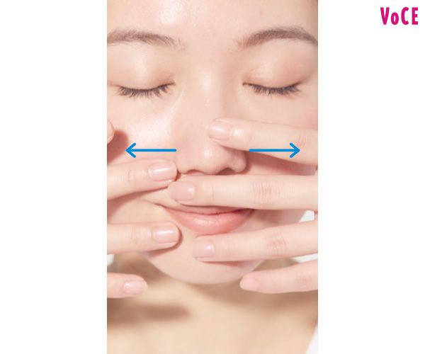 鼻の下は内側→外側へスライド