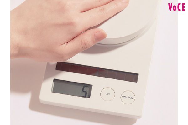手の「圧」は3〜5gが目安。はかりで練習してみよう！