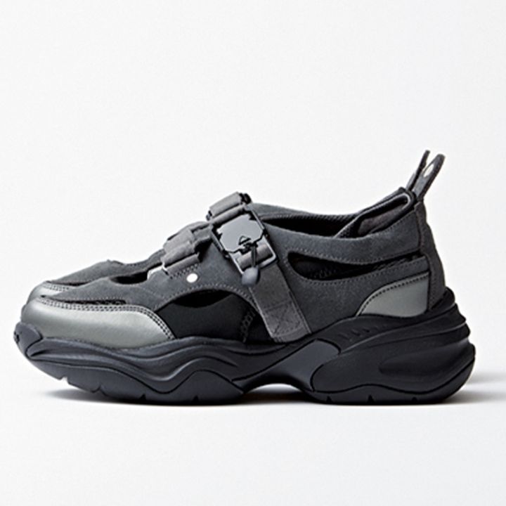 OAOのスニーカーサンダル