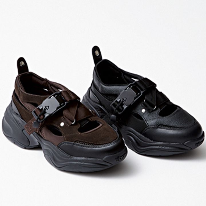 OAOの黒とブラウンのスニーカーサンダル