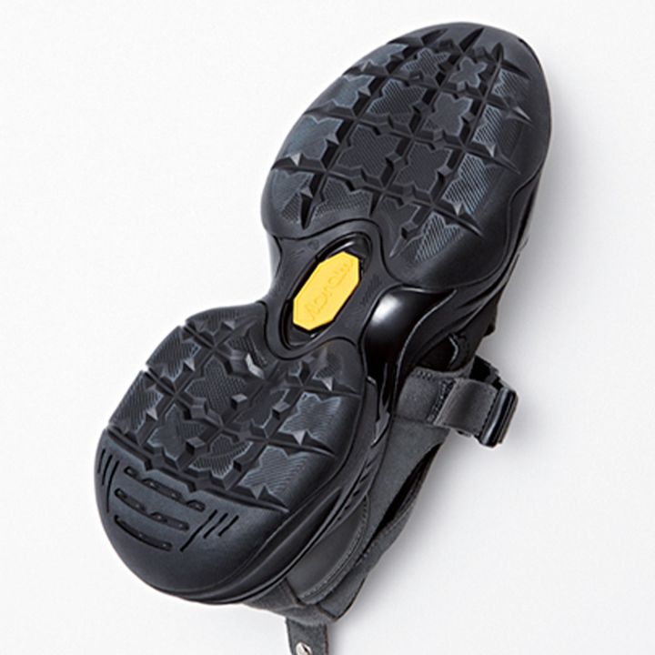 OAOのスニーカーサンダルは厚みのあるビブラムソール