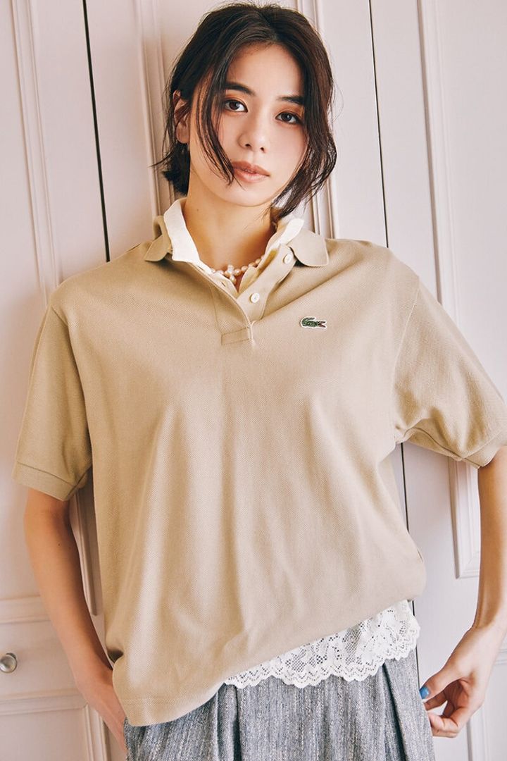 別注ポロ￥18,700（ラコステ for ビームス ボーイ／ビームス 銀座） 中に着たレースポロ￥5,290（ザラ／ザラ カスタマーサービス） スカート￥41,800（フミエタナカ／ドール） ネックレス￥26,400（プラウ）