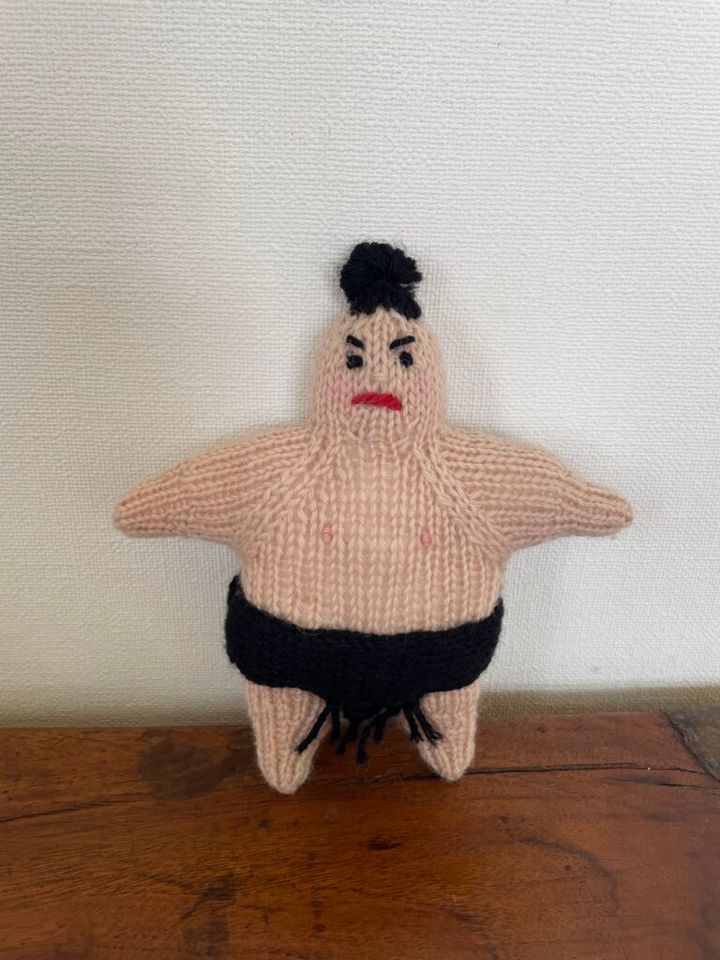 お相撲さんの編みぐるみ