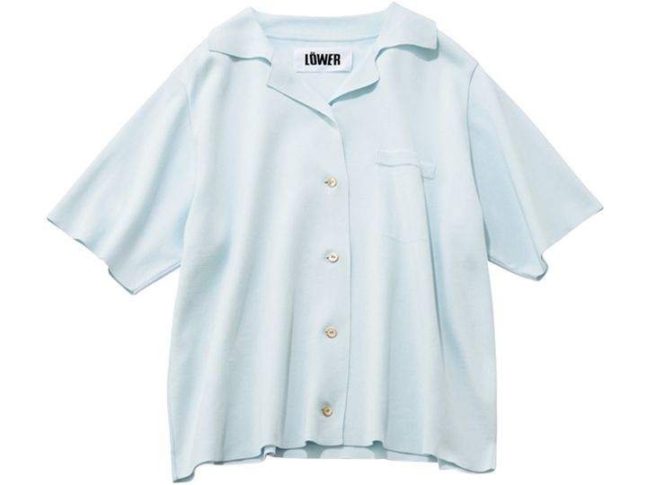LOWERの開衿デザインの水色ポロニット