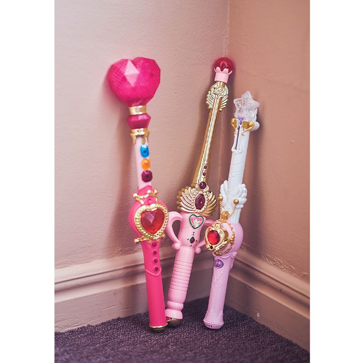 山本美月さんのアニメのステッキ3本