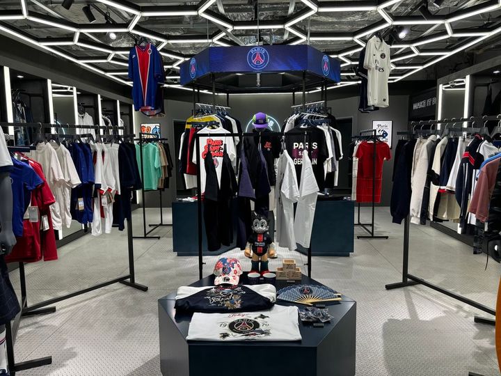 PARIS SAINT-GERMAIN STORE HARAJUKU（パリサンジェルマンストアハラジュク）＠1階