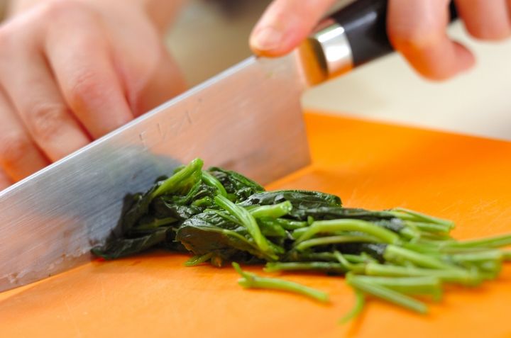 ネバネバがやみつき！ニンニク香るモロヘイヤのナムル by 保田 美幸さんの作り方1