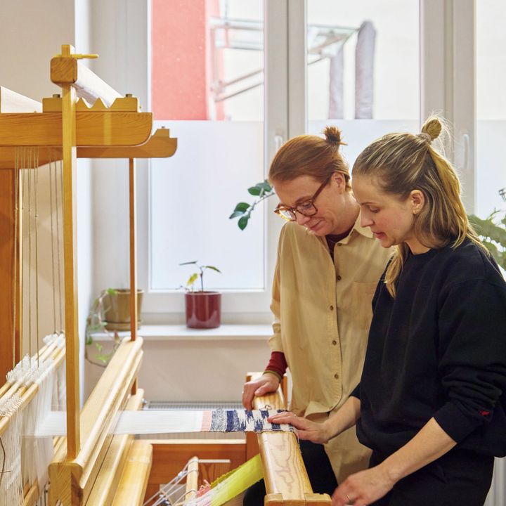 左からサラ・ディアスとエッシー・グロム