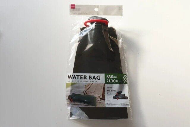 ダイソー ウォーターバッグ（630mL、カラビナ付） パッケージ