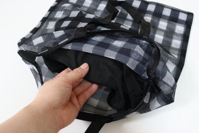 ダイソー そのまま洗えるトラベルトートバッグ（ギンガムチェック） サイズ感