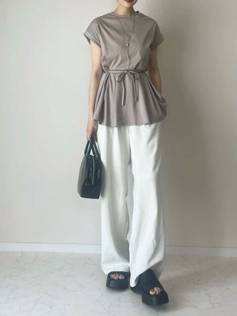 白パンツのコーデ2
