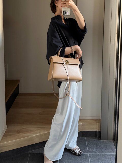 ワイドパンツと合わせてシンプルキレイめコーデ