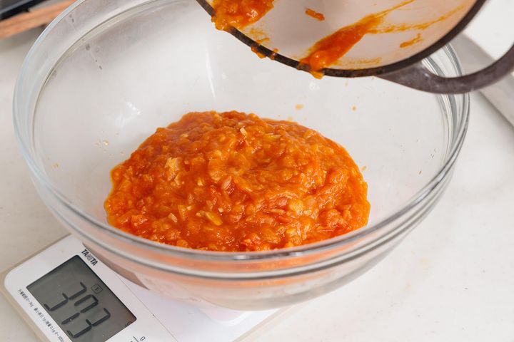 トマトソースをつくる