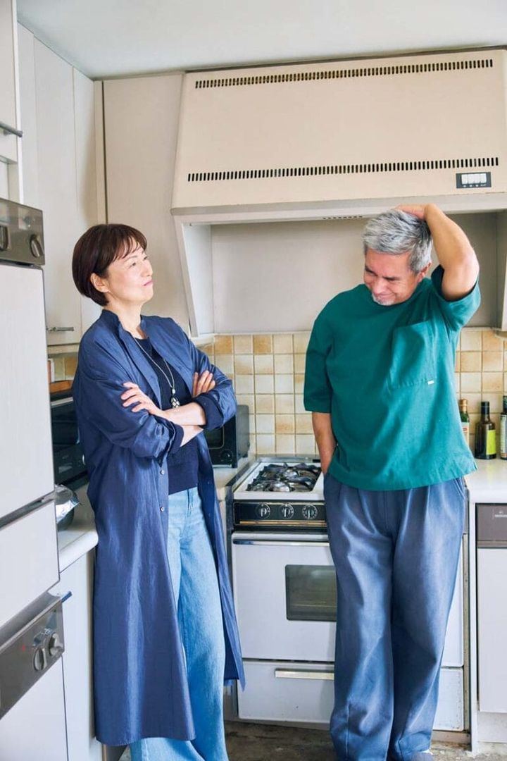 ネックレス¥16,740／アビステ 【雄三】Tシャツ¥16,500／アンヌ（バート）、パンツ¥13,200／ジーンズファクトリークローズ（ジーンズ ファクトリー 卸団地本店）