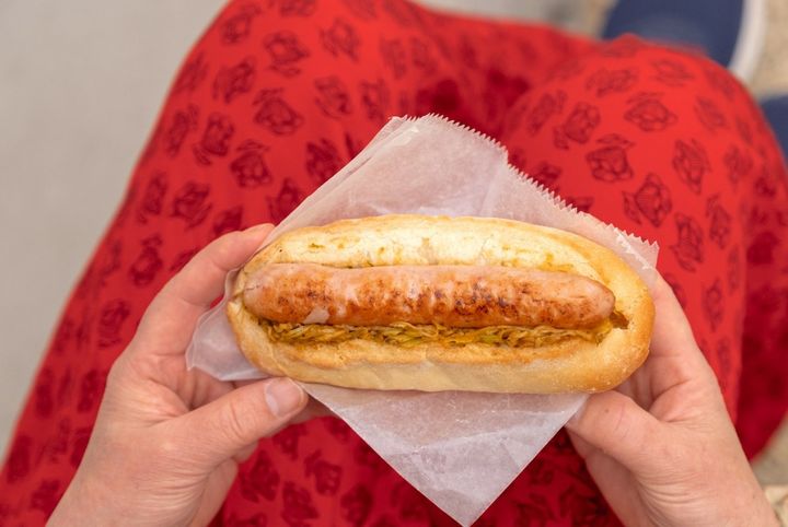 「京都産無添加ソーセージ使用 NIWA自家製ホットドッグ（カレー風味）」1200円