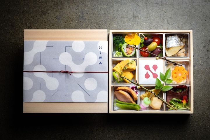 「おつまみ8種セット」各3000円 ※写真は日本酒におすすめの「銀」／©NAKED, INC.