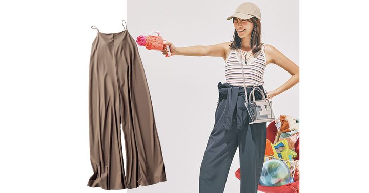 カオスの水着素材のオールインワンとボーダータンクトップにラッシュガード素材のジャンプスーツを上半身を脱いで腰で巻いてる咲和希さん