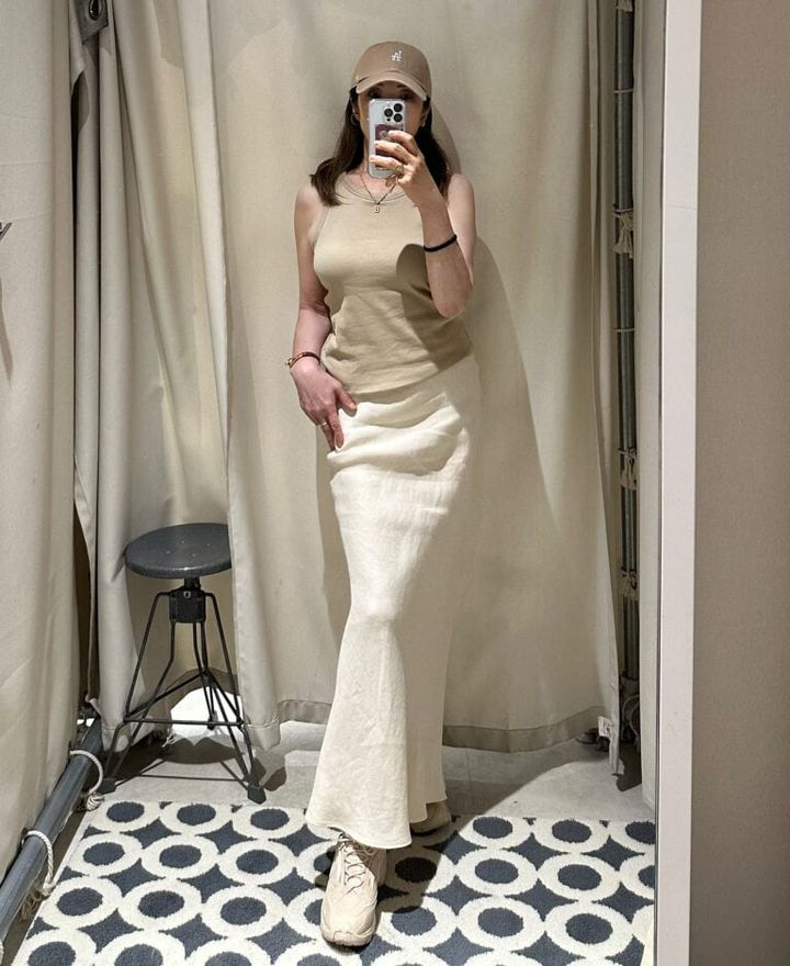 スカート:IENA トップス:UNIQLO キャップ:47 スニーカー:NIKE