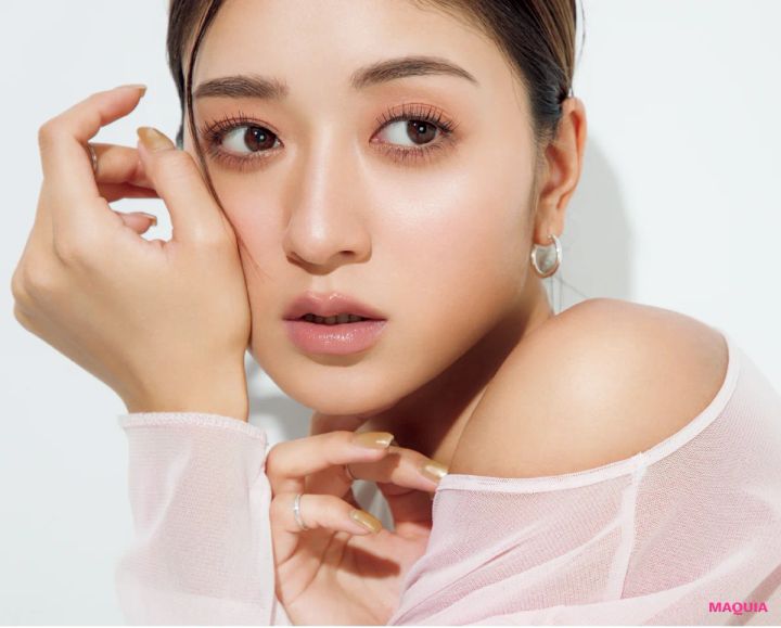 ナチュラルメイクが垢抜ける！ 話題のアーティスト、NAYA流・夏の“盛れメイク”テクニック