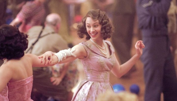 エリザベス王女のお忍びの一夜を描いたファンタジー『ロイヤル・ナイト 英国王女の秘密の外出』© GNO Productions Limited