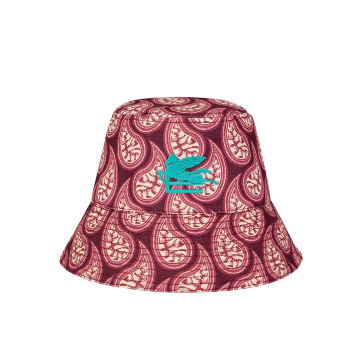 バケットハット ￥53,900 （エトロ ジャパン 03-3406-2655） Photos: Courtesy of ETRO 【発売情報】<br /> ●6月18日（水）～6月24日（火）／伊勢丹新宿店 メンズ館1階 ザ・ステージ<br /> ※6月18日はメンズ館1階 ザ・ステージへの入場抽選を実施予定<br /> ●6月27日（金）～7月6日（日）／渋谷PARCO 1階 ポップアップスペースGATE <br /> ※抽選販売を実施予定<br /> ● 7月8日（火）からエトロ公式サイトおよび銀座本店にて販売開始