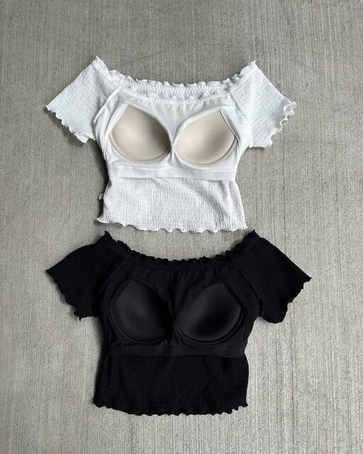 GUのブラフィールクロップドシャーリングオフショルダーTのカップ