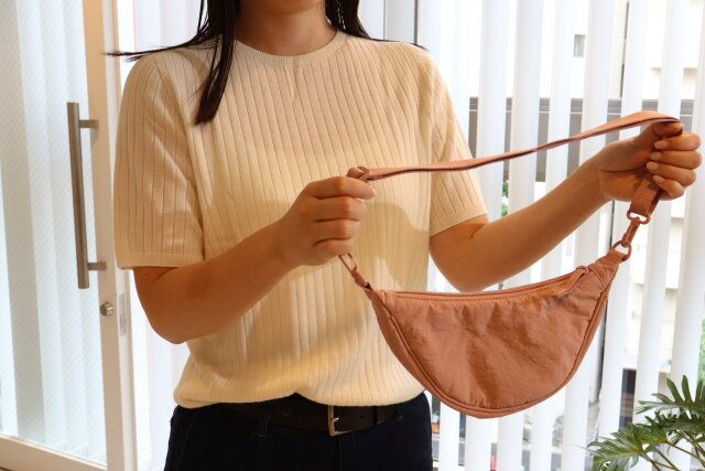 ユニクロ ラウンドウルトラミニバッグ ピンク