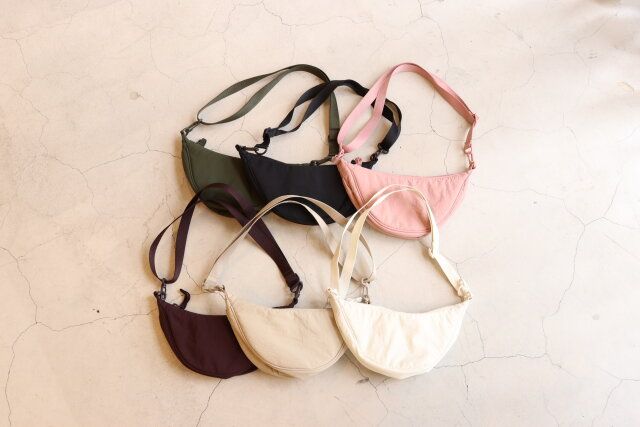 ユニクロ ラウンドウルトラミニバッグ カラー