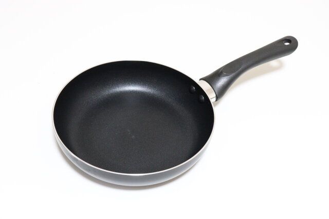 ダイソーの20cmサイズのIH対応フライパン