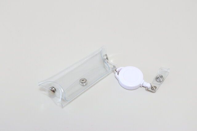 セリア PVCリール付ストラップポーチ