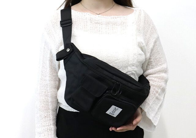 宝島社付録のDODの立体ポケット付き多機能ボディバッグBLACK7