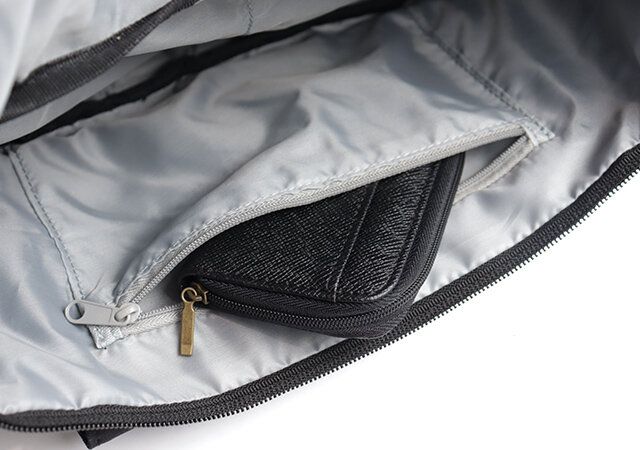 宝島社付録のDODの立体ポケット付き多機能ボディバッグBLACK10