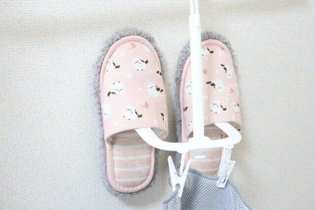 ダイソーの乾きやすくなる靴干しハンガー（ピンチ2個付）