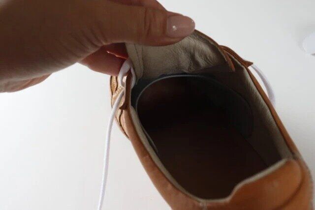 ダイソーの型崩れを防ぐスニーカーキーパーM