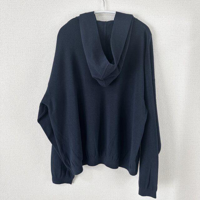 ユニクロ リラックスフーデッドセーター NAVY 後ろ側