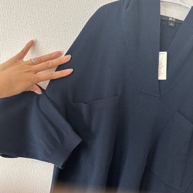 ユニクロ リラックスフーデッドセーター NAVY 首元がVネック
