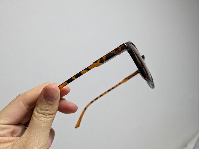 メガネフレーム横から見たところ