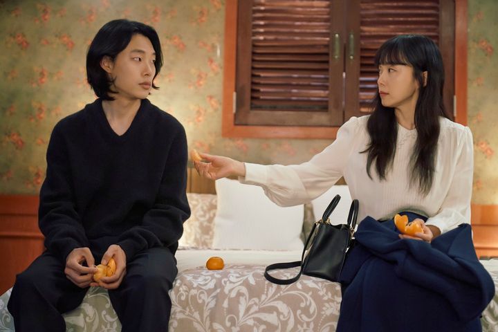 闇落ちした主婦が元ホストと出会い……。名匠ホ・ジノが贈る哀切漂うヒューマンドラマ