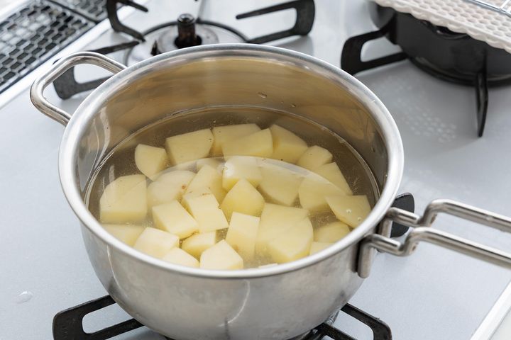 じゃがいもをゆでる