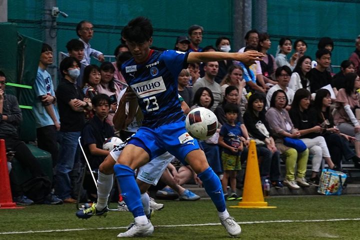 「フルタイムで働いてから練習」首位撃破クラブの大卒ルーキーが語るコンディション調整の難しさ