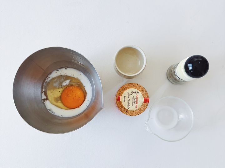 フライパン一つでOK！オムレツのっけタルティーヌの簡単レシピ【パン好きなsumire.のバゲットサンドのレシピ vol.42〜レシピで旅するヨーロッパ〜】