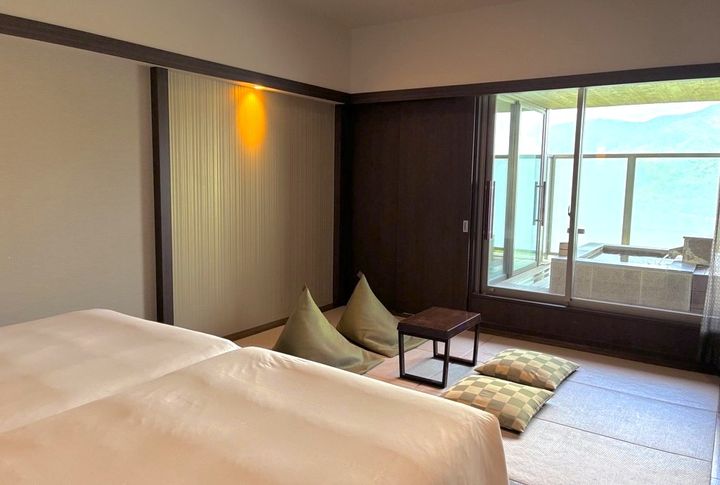 温泉露天⾵呂付プレミアルーム（和洋室）