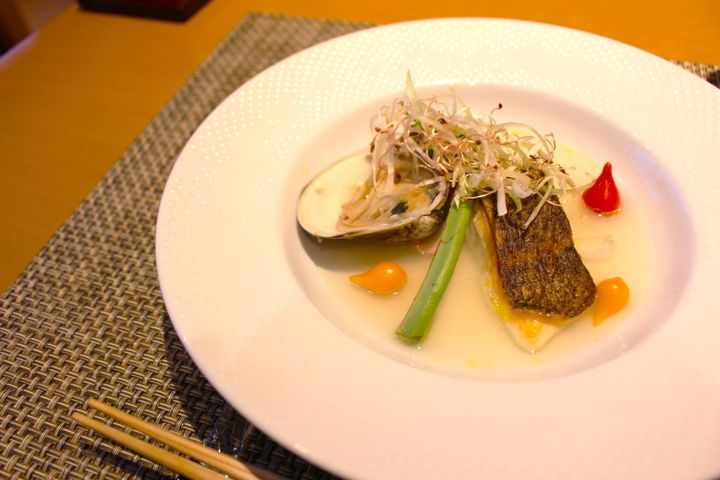 真鯛と蛤のナージュ 桜と地酒箱根山の香り